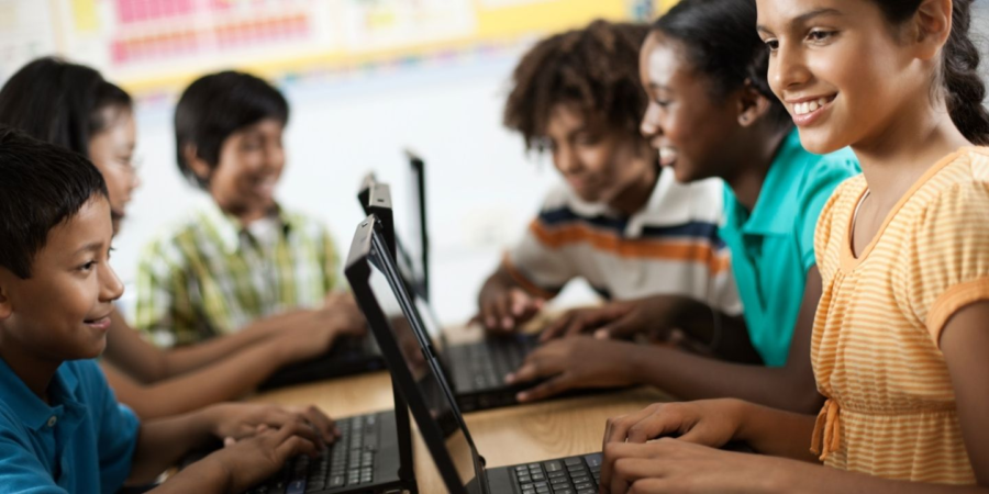Inteligencia artificial en educación: aprender haciendo y evaluar para escalar